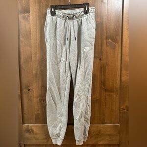 Nike womens sweatpants/joggers with pockets